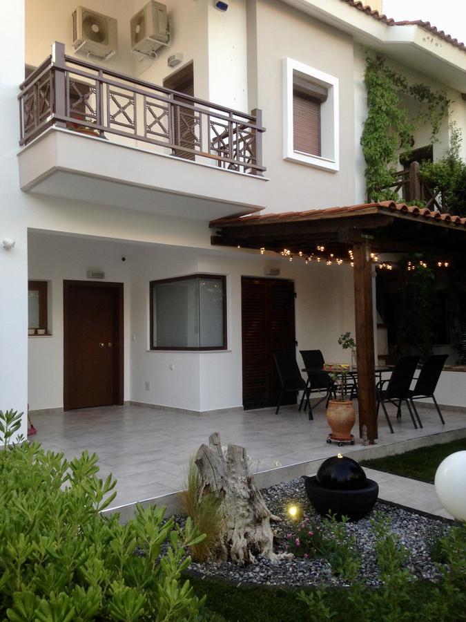 Beach House Nikiti Bagian luar foto